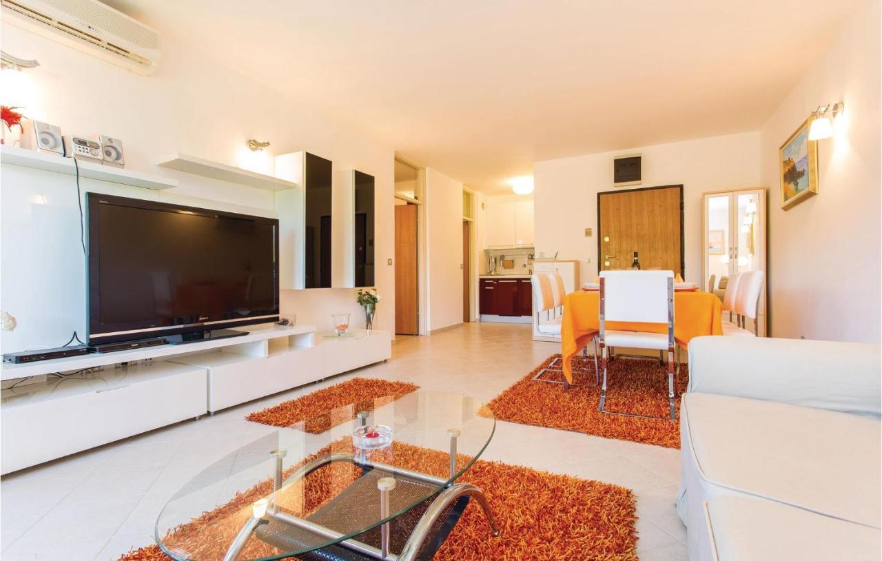Amazing Apartment In Njivice With Wifi Exteriér fotografie