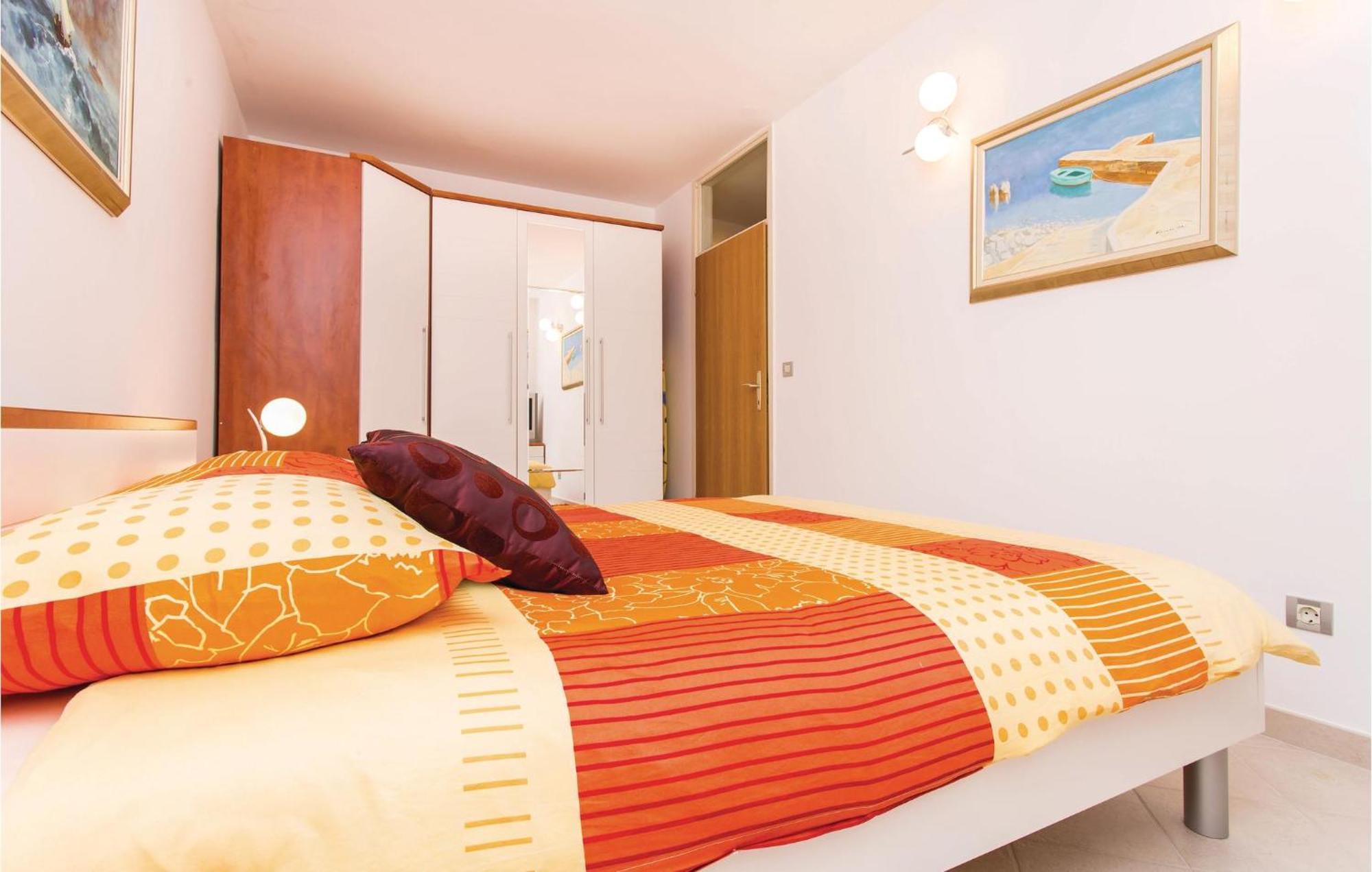 Amazing Apartment In Njivice With Wifi Exteriér fotografie