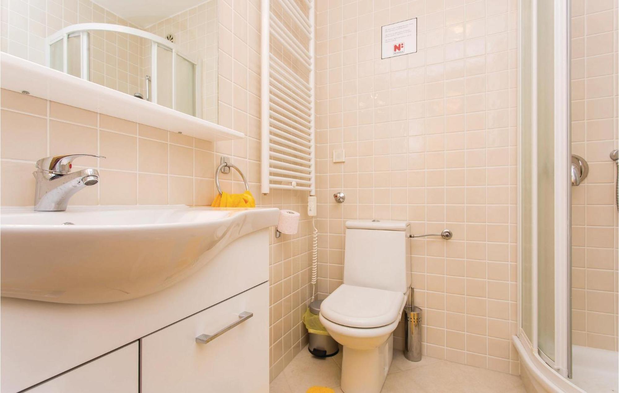Amazing Apartment In Njivice With Wifi Exteriér fotografie