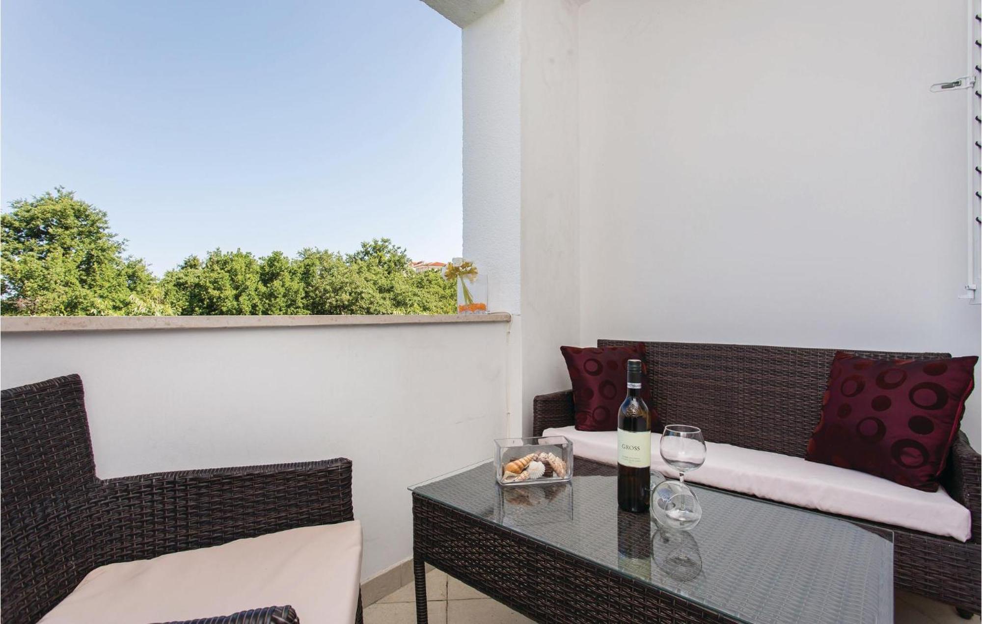 Amazing Apartment In Njivice With Wifi Exteriér fotografie
